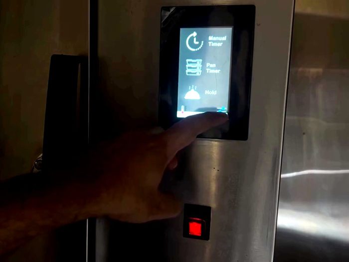 Cook and Hold Steamer touchscreen with Manual Timer, Pan Timer and Hold modes